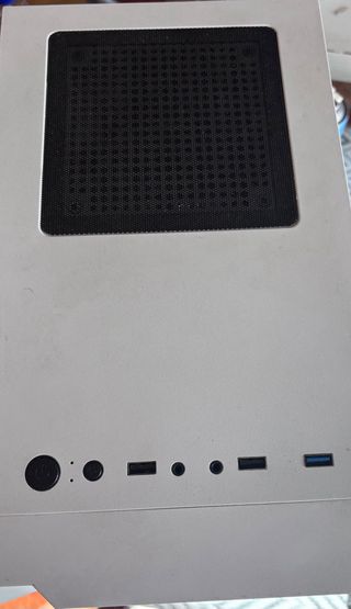 Torre PC per parti. SCATOLA DI MONTAGGIO PER COMPUTER