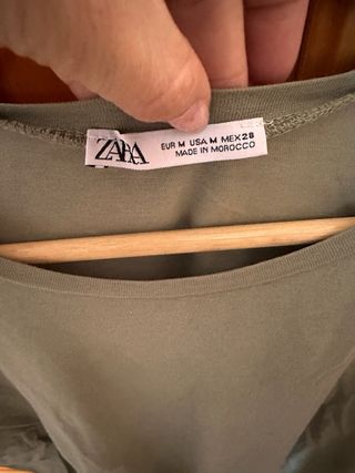 Camiseta verde con volantes