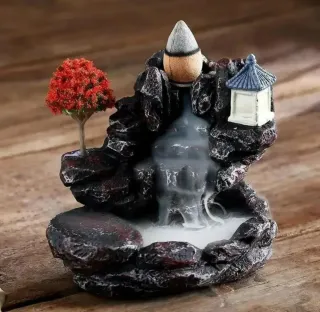 Fontana brucia incenso a cascata con albero rosso