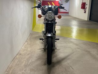 Suzuki GN250 Roja con Baúl