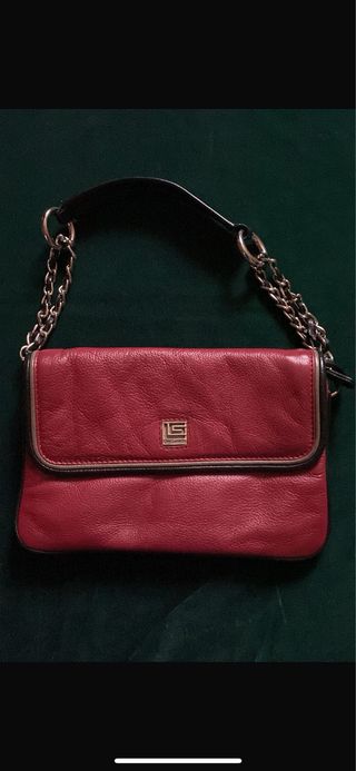 Bolso de piel rojo