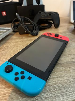 Nintendo Switch Azul y Rojo + Accesorios