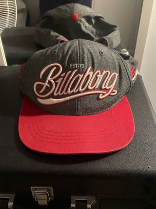 Gorra Billabong Gris y Roja
