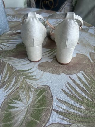 Sandalias cruda Talla 39