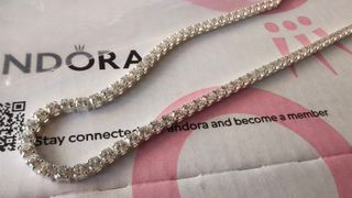 Collar y pulsera Pandora plateados