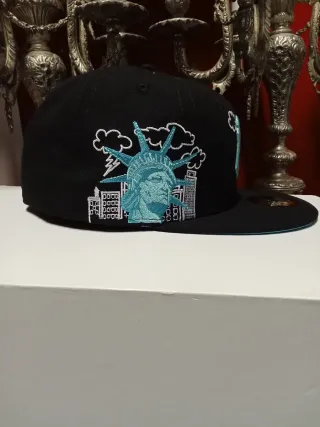 Gorra New Era 59Fifty NY Negra y Turquesa 7.1/4