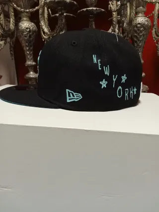 Gorra New Era 59Fifty NY Negra y Turquesa 7.1/4