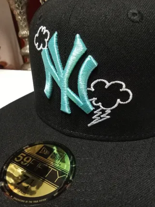 Gorra New Era 59Fifty NY Negra y Turquesa 7.1/4