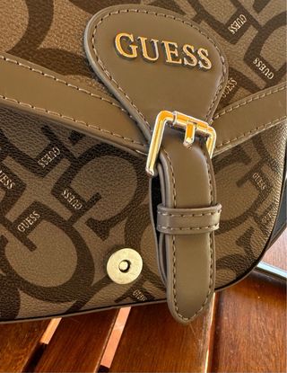 Bolso Guess Marrón y Gris con Logos