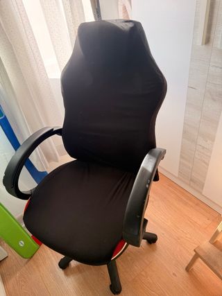 Silla de escritorio negra y roja