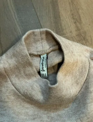 Jersey beige cuello alto mujer