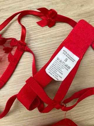 Conjunto lencería rojo con corazones