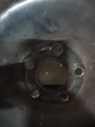 Tapacubos y llanta coche Skoda