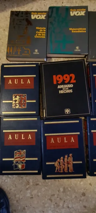 Lote Libros Anuario VOX y Aula