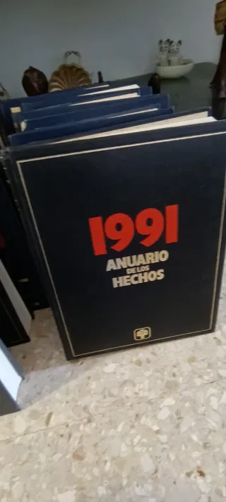 Lote Libros Anuario VOX y Aula