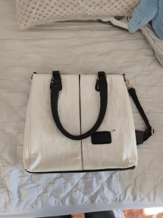 Bolso blanco y negro