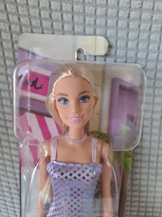 Barbie con vestito brillante nuovo