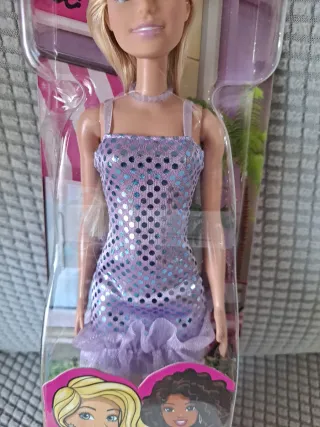 Barbie con vestito brillante nuovo
