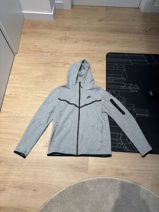 Chaqueta Nike Tech Gris