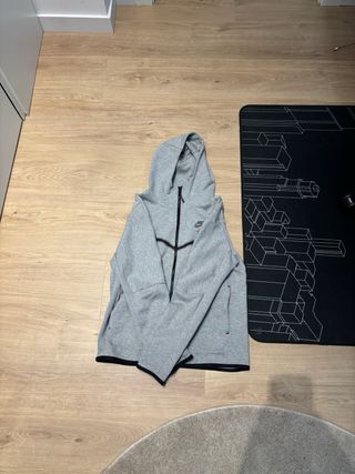 Chaqueta Nike Tech Gris