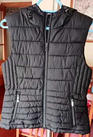 Chaleco térmico con capucha mujer negro