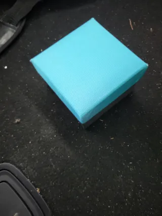 Corbata azul en caja (no es marca american retro)