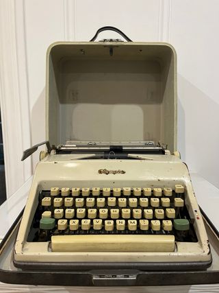 Máquina de escribir Olympia portátil