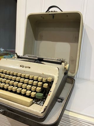 Máquina de escribir Olympia portátil