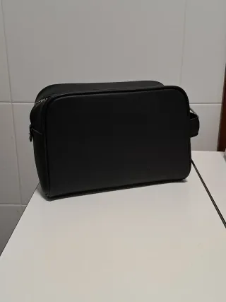 Neceser de aseo Zara color negro