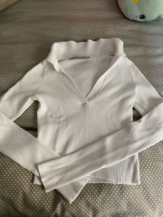 Camiseta Bershka cuello pico