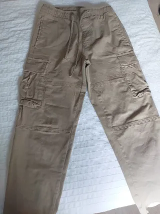 Pantalón cargo Lefties beige talla M