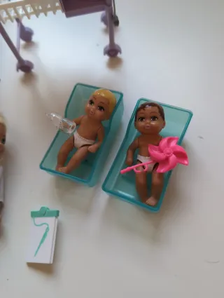 Barbie Dottoressa con Bambini e Accessori