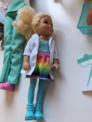 Barbie Dottoressa con Bambini e Accessori