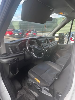 Ford Transit carrozado con trampilla