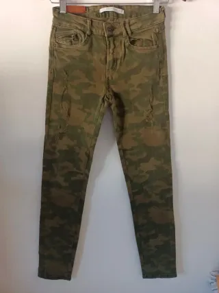 Pantalón Zara Camuflaje Roto Talla 36