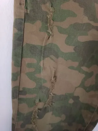 Pantalón Zara Camuflaje Roto Talla 36