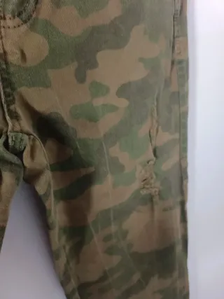 Pantalón Zara Camuflaje Roto Talla 36