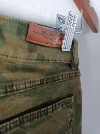 Pantalón Zara Camuflaje Roto Talla 36