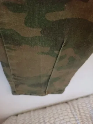 Pantalón Zara Camuflaje Roto Talla 36