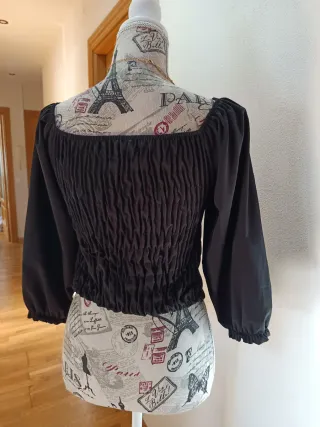 Blusa negra fruncida manga 3/4