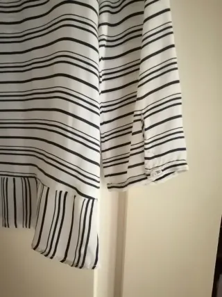 Blusa Caroll Rayas Blancas y Negras