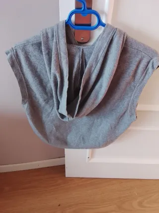 Jersey Bershka sin mangas capucha gris XL