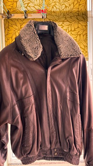 Cazadora de cuero marrón