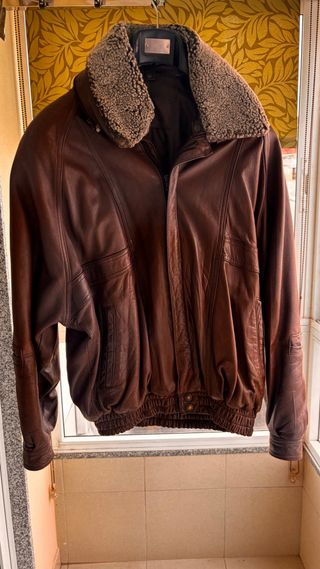 Cazadora de cuero marrón