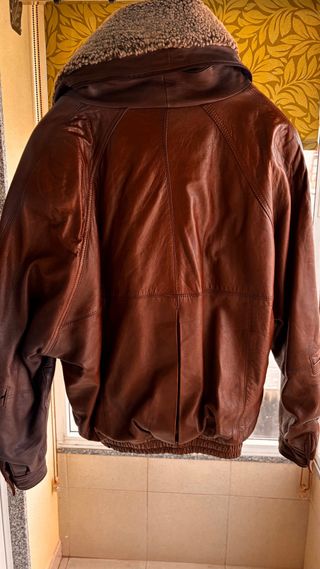 Cazadora de cuero marrón