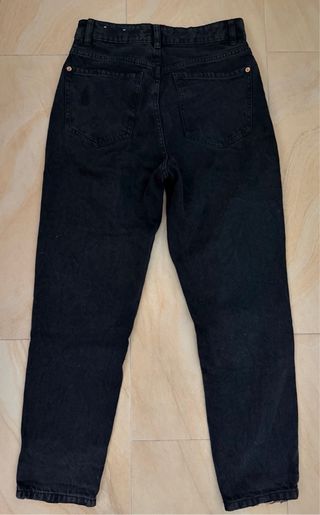 Vaqueros negros rotos