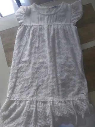 Vestido blanco con volantes