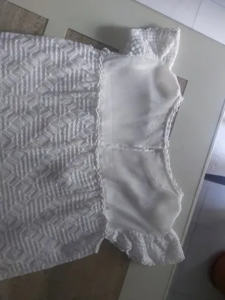 Vestido blanco con volantes