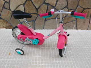 Bicicleta infantil rosa con ruedines NUEVA 140€