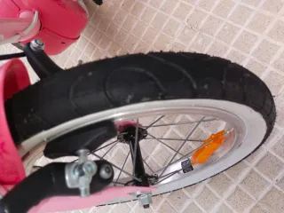 Bicicleta infantil rosa con ruedines NUEVA 140€